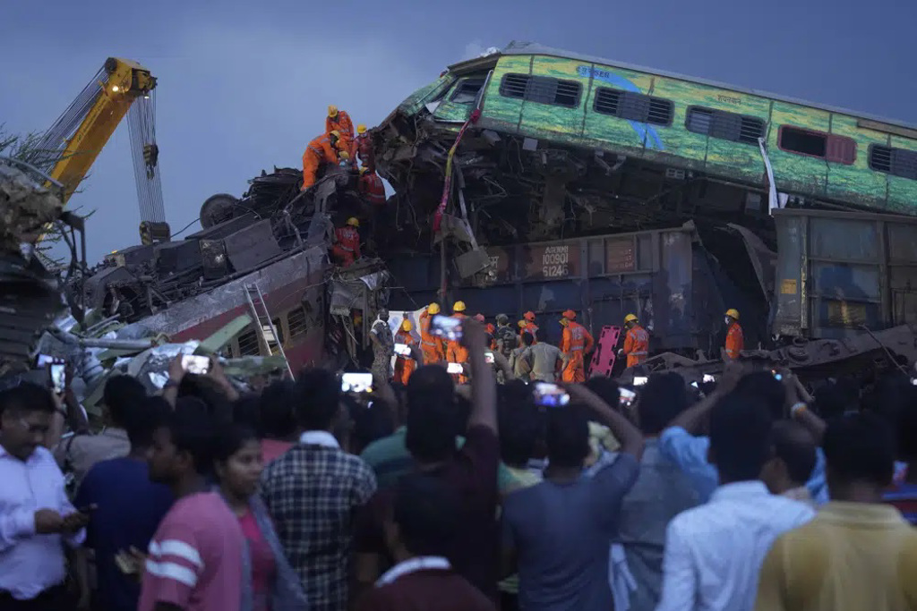 印度最严重的列车事故，造成275人死亡。图/美联社(photo:ChinaTimes)