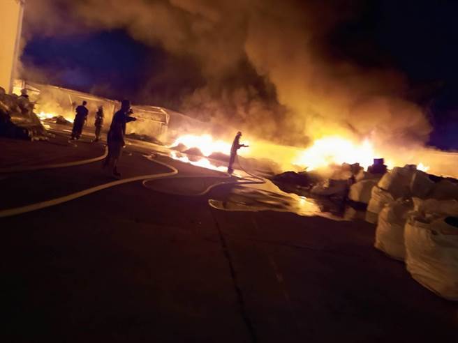 火势猛烈。（民眾提供／李京升苗栗传真）