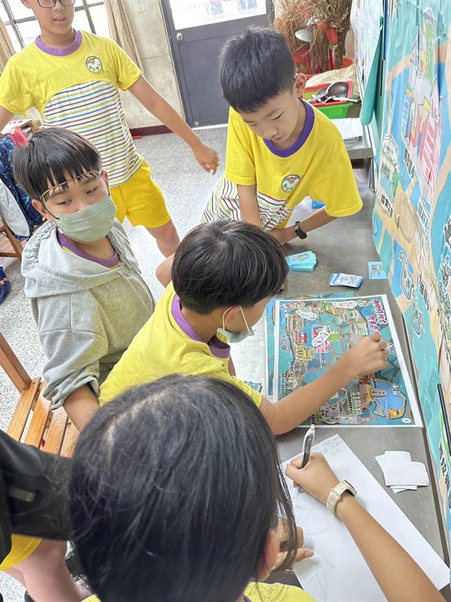 台南市隆田国小闽南语沉浸式教学结合校订课程，富含在地特色。（教育部提供／林志成台北传真）