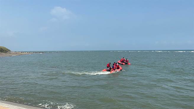 18岁王姓高中生3日下午在大安滨海乐园戏水失联，警消4日持续扩大搜救。（台中市消防局提供／冯惠宜台中传真）