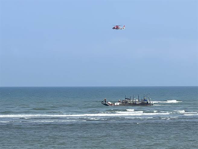 18岁王姓高中生3日下午在大安滨海乐园戏水失联，警消4日持续扩大搜救。（台中市消防局提供／冯惠宜台中传真）