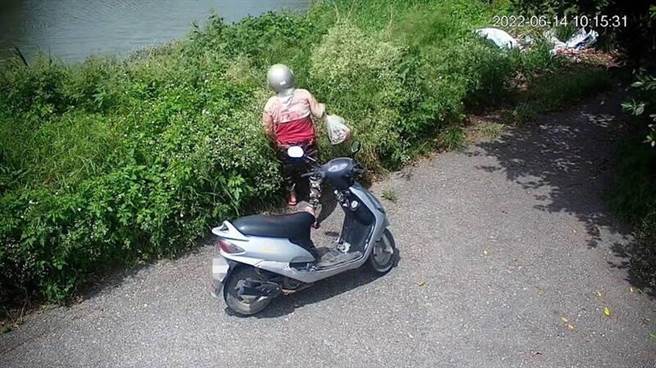 彰化县多条产业道路、高架桥下经常有民眾乱丢垃圾，为有效遏止，环保局祭出「电眼」科技执法。（彰化县环保局提供／吴建辉彰化传真）