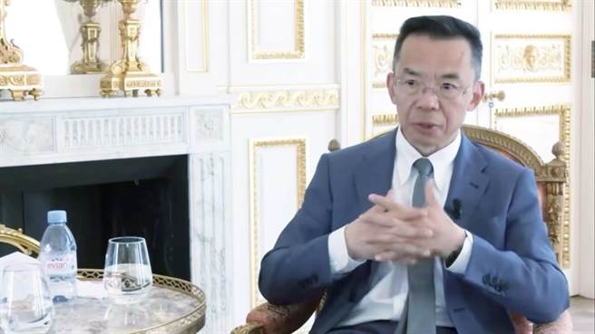 中国驻法国大使卢沙野接受法国独立媒体《法律视角》採访。（中国驻法国大使馆微信公眾号）