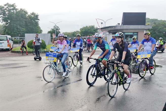 南投紫南宫环县自行车活动4日登场，由南投县长许淑华带头领骑。（南投县政府提供／陈淑娥南投传真）