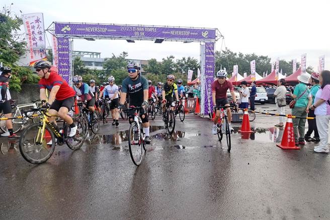 南投紫南宫环县自行车活动4日登场，共计8国3000名选手挑战99.9公里。（南投县政府提供／陈淑娥南投传真）