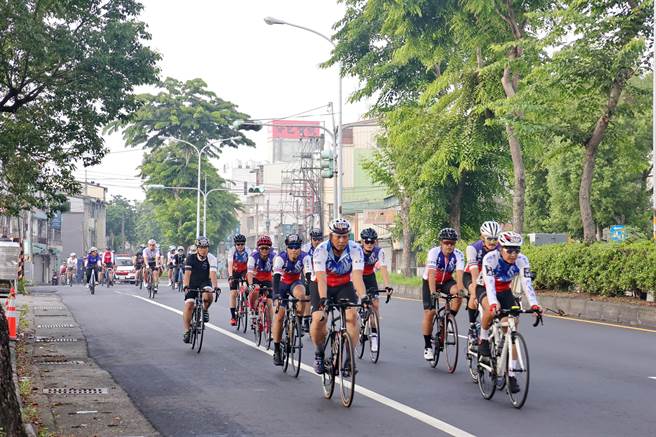 南投紫南宫环县自行车活动4日登场，共计8国3000名选手挑战99.9公里。（南投县政府提供／陈淑娥南投传真）