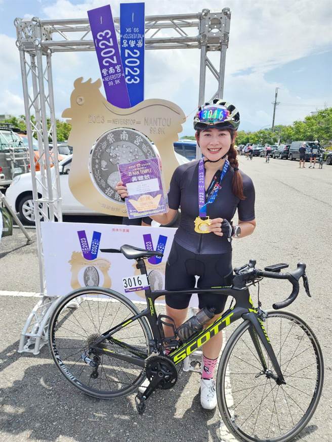 南投紫南宫环县自行车活动4日登场，魏华萱以3小时39分45.636秒写下首次挑战纪录。（南投县政府提供／陈淑娥南投传真）