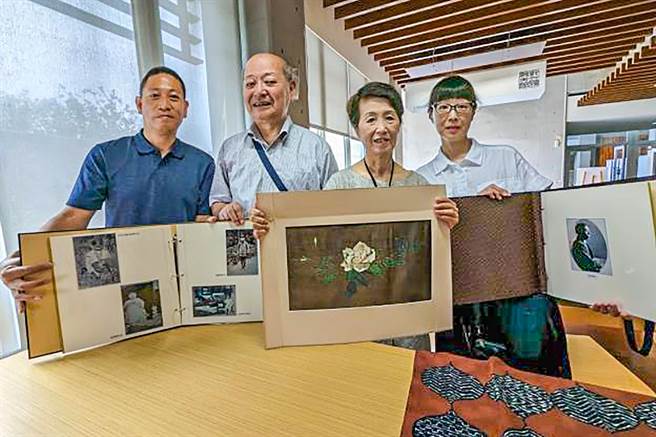 新竹县史馆典藏南条博明62幅相片，复印成册送给其后代。（新竹县政府提供／罗浚滨新竹传真）