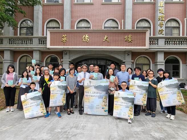 医疗人文跨领域研究国际学术研讨会于金门大学全体合影。(主办单位提供)