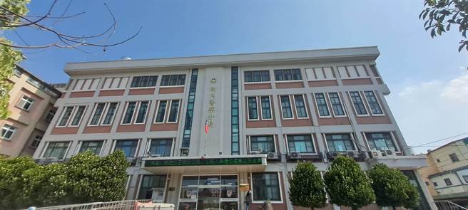 湖内分局1员警涉嫌勾结代办业者开立不实罚单，分局强调以不掩饰、不庇纵之态度，全力配合调查人员侦办。（林雅惠摄）