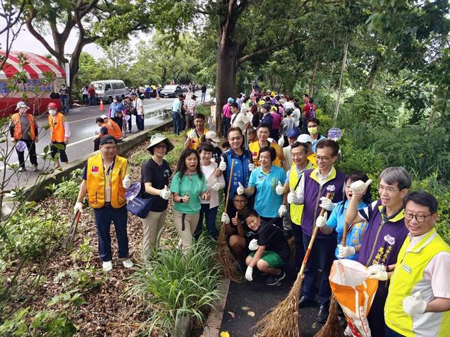 在地湖埔社大从2013年开始，每年动员上百志工到东螺溪净溪。（林淑玲提供／吴建辉彰化传真）