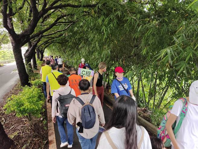  今年疫情趋缓，净溪活动扩大，短短2个礼拜就报名超过600人，除了净溪、移除外来种小花蔓泽兰之外，现场还有水质检测等活动。（林淑玲提供／吴建辉彰化传真）