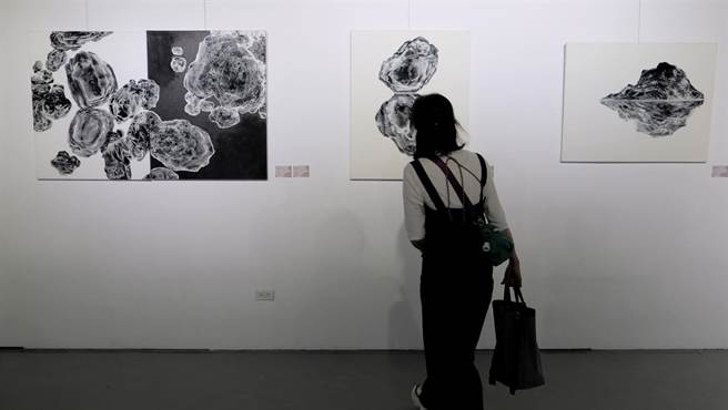 画艺纵横—吴亚伦、林银星、陈家欣台师大美研所联合毕业展自今起于桃园展演中心登场。（桃园市艺文设施管理中心提供／陈梦茹桃园传真）