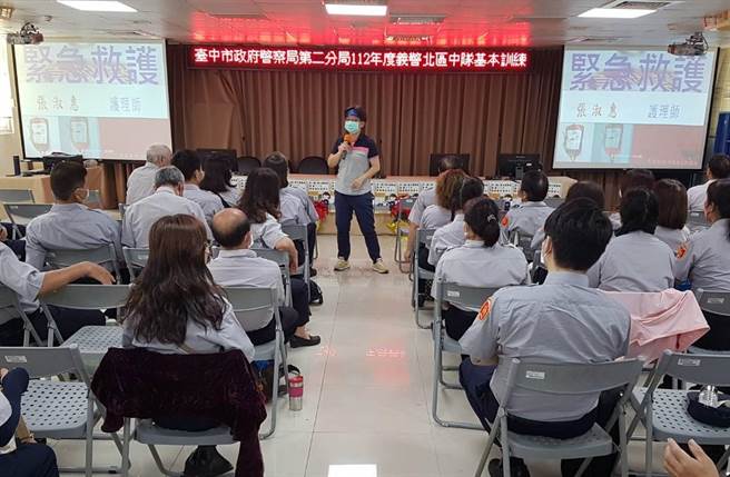 台中中市警二分局日前举办 「112年义警大队北区中队基本训练」活动，并表扬13名绩优义警人员。 （台中市二分局提供／冯惠宜台中传真）