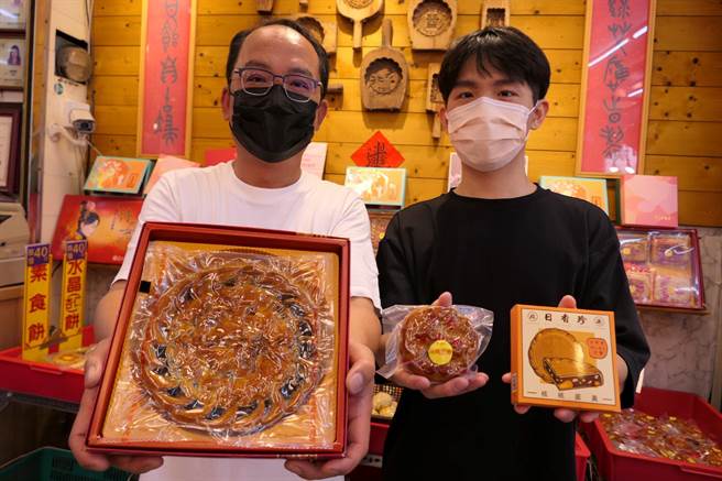 疫情过后云林县北港糕饼买气旺，业者推新产品帮消费者省荷包。（张朝欣摄）