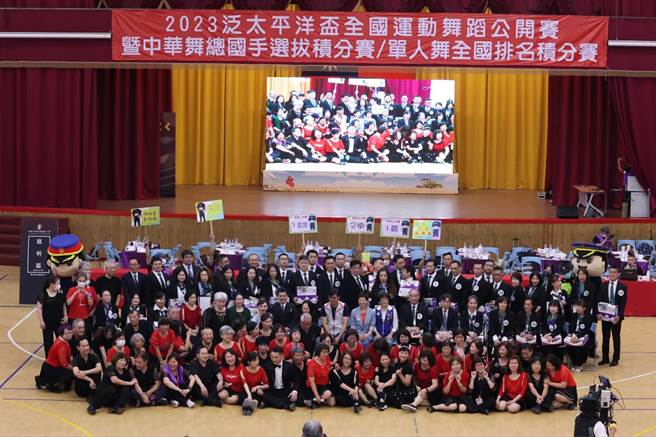 泛太平洋杯全国运动舞蹈公开赛暨国手选拔积分赛4日在北科附工火热开跳，逾600名选手同台尬舞拚积分。(主办单位提供／蔡依珍桃园传真)