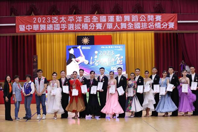 泛太平洋杯全国运动舞蹈公开赛暨国手选拔积分赛4日在北科附工火热开跳，逾600名选手同台尬舞拚积分。(主办单位提供／蔡依珍桃园传真)