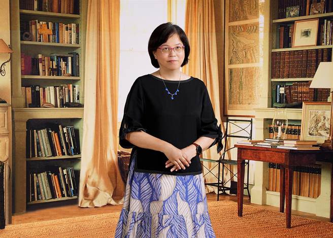 作家涂妙沂带小说《乌鬼记》到西班牙，参加文化交流活动。（文化部提供）