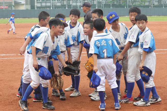 福林国小在112年全国社区学生棒球大赛预赛2战27分狂胜，顺利晋级复赛。（台湾世界少棒联盟提供）
