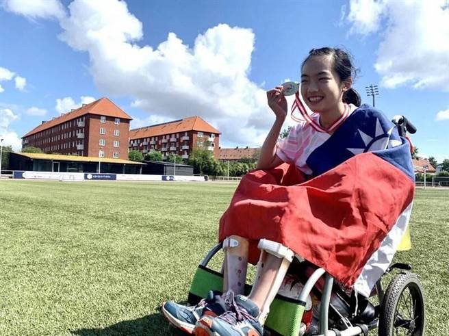 照南国中9年级学生姚宥米，虽然患有脑性麻痹，但仍乐观面对生命，今年再度荣获总统教育奖。（照南国中提供／李京升苗栗传真）