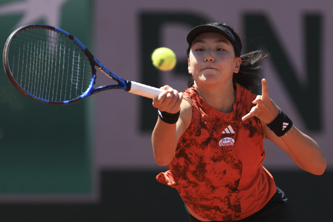 王欣瑜（见图）在本届法网和谢淑薇合作女双，两人目前晋级16强。（美联社资料照）