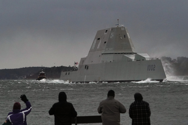 「朱瓦特级」(Zumwalt class)隐形驱逐舰。（美联社资料照片）