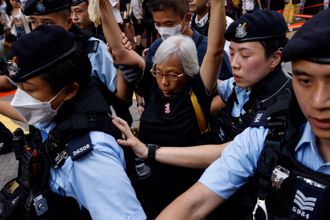 23名港人因紀念1989天安門事件34周年遭香港警方逮捕