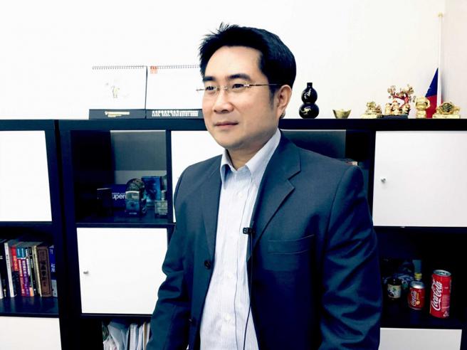 华冠投顾分析师谢宗霖说，AI晶片除了辉达以外，英特尔和AMD等晶片厂也值得关注，台厂应能享受这股AI风潮带来的商机。（图／翻摄自谢宗霖脸书）