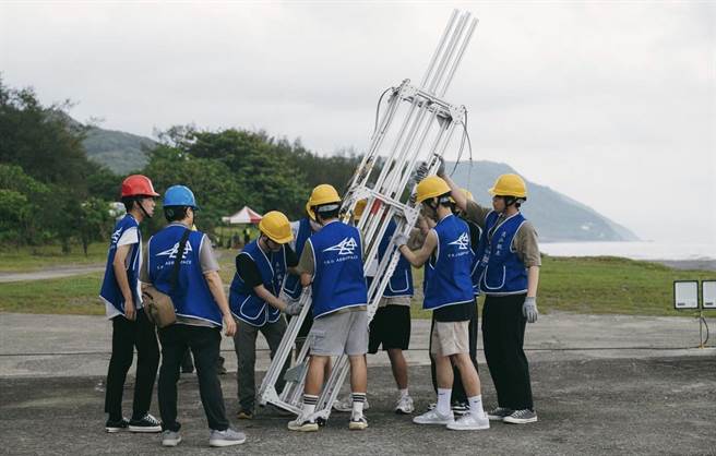 「淡江一型」今晨屏东旭海顺利试射，验证科研火箭研制能力。(国家太空中心提供)