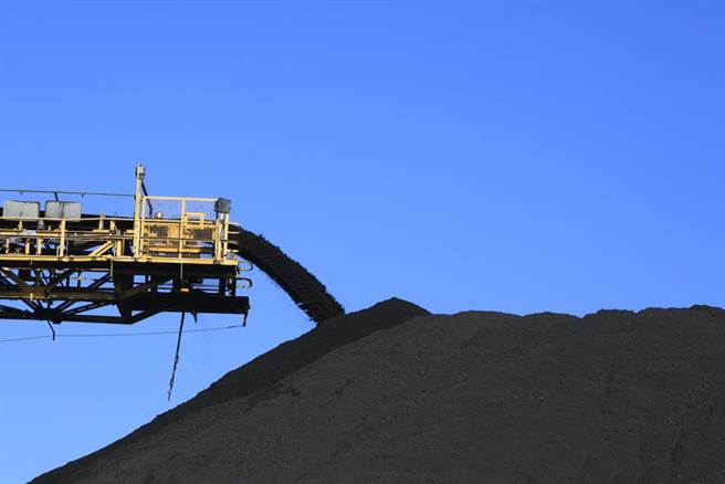 中国大宗商品指数止跌回升，其中煤炭市场供应明显增长。（示意图／达志影像／shutterstock）