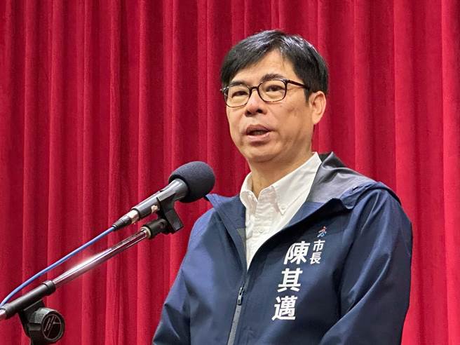 高雄市长陈其迈今（5）日表示，雨下在市区，对于水源帮助不大，后续要再观察，而距离水情灯号调整应该只差一步，希望6月降雨能多下在集水区。（柯宗纬摄）