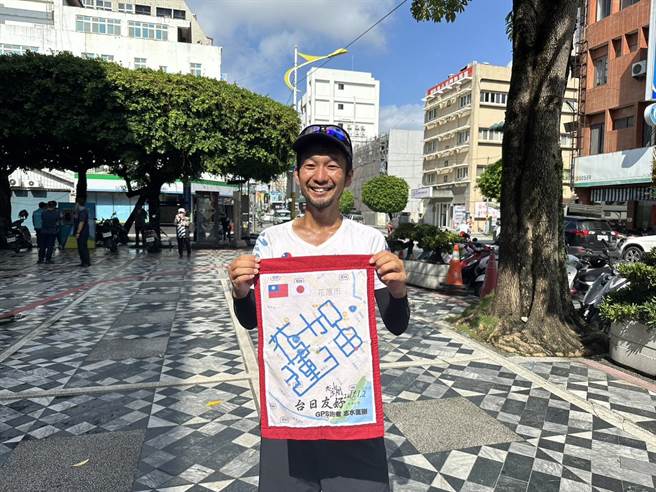 日本神户GPS跑者志水直树2018年曾在花莲跑出「花莲加油」的GPS轨迹，替0206地震灾民加油打气。（罗亦晽摄）