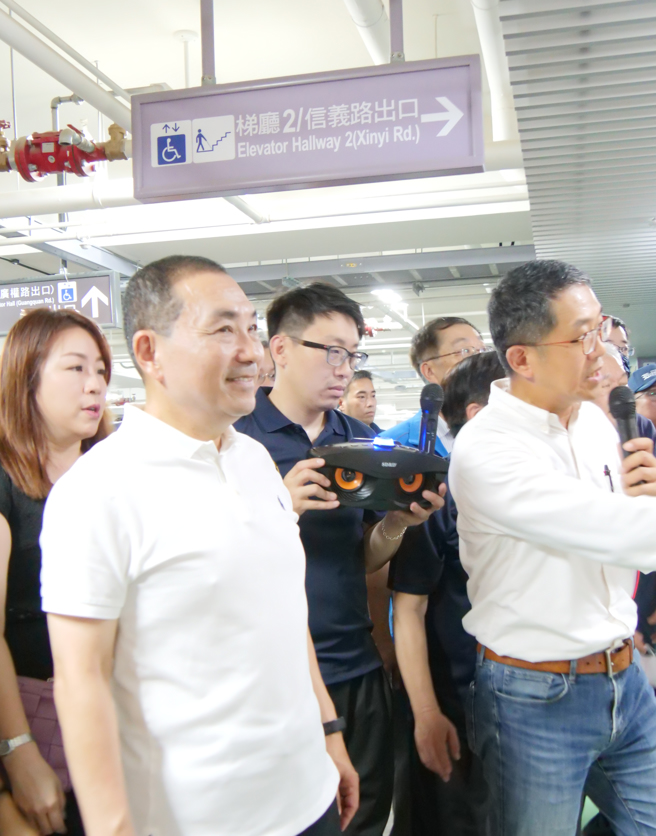 新北市长侯友宜视察板桥五权公园地下停车场，并表示市政建设将持续向前推进。图/新北市政府提供 