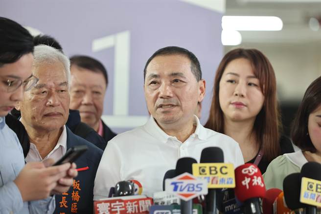 侯友宜表示，凸显我们有能力做的比民进党更好，赢得民眾的信心，这才是我们要主导的议题。（王扬杰摄）