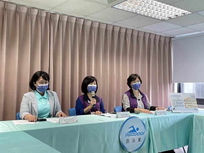 台北市卫生局表示，民眾个人卫生习惯也可能使池水菌数超标，提醒大家游泳前记得淋浴，并记住「3要5不」安心游泳。（蔡佩珈摄）