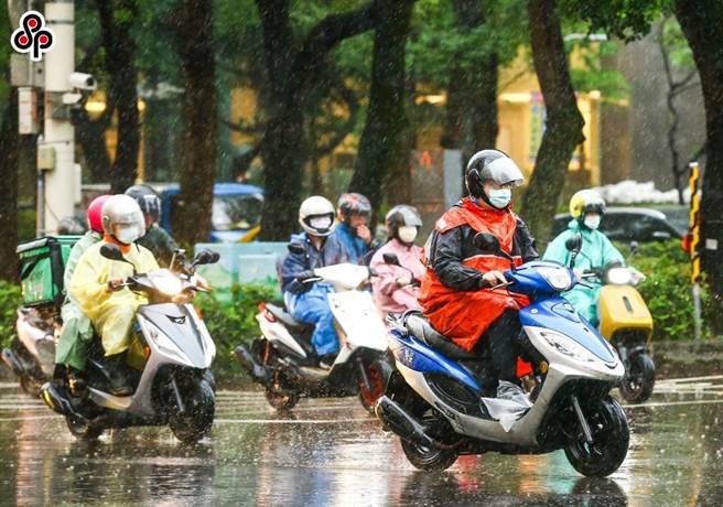 为提升机车行车安全，12月8日前，于台北市完成普通重型机车道路安驾训练课程，交通部公路总局补助1200元，台北市额外再加码补助1200元。（本报资料照片）