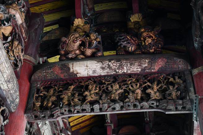 南瑶宫修復针对正殿、护龙及三川殿进行大幅整修，包括木构件现况损坏有白蚁蛀蚀、腐朽乾裂及脱笋等。(彰化市公所提供／吴建辉彰化传真)