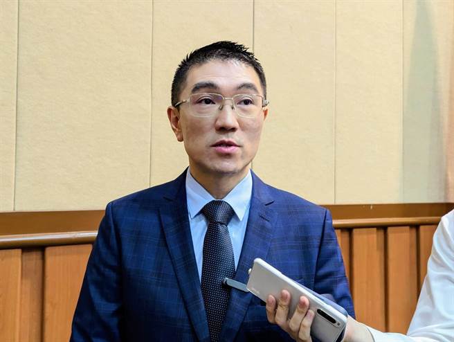 基隆市长谢国梁表示，他当年极力反对深澳电厂泄煤码头，如今才有番仔澳海域的丰富生态。（张志康摄）