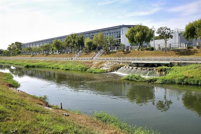 高雄市的水情目前是橙灯减量供水，为协助产业用水无虞，高市府水利局将扩增凤山水资源中心（图）再生水产量。（高雄市水利局提供／林瑞益高雄传真）