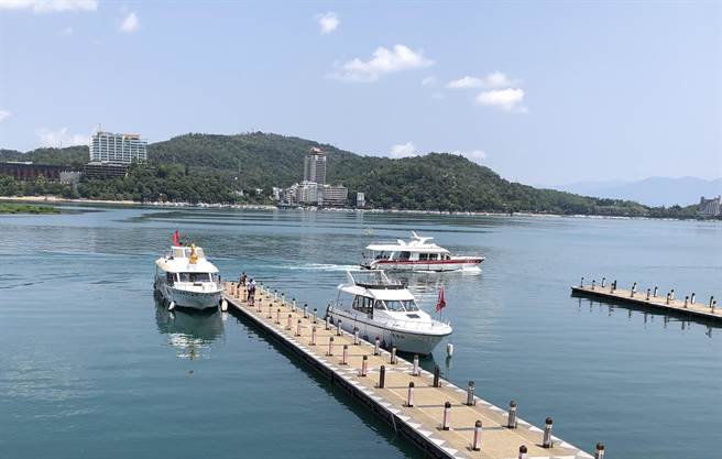 日月潭138艘游艇游各业者县府依法提报营运计画，如船舶、航班次及票价等，让游湖费用回归市场机制。（杨静茹摄）