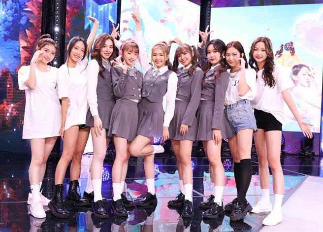 依沛（左起）、名慧、紫嫣、Emma、力安、雨璇、郭郭、张瑄、采婕。（陈俊吉摄）