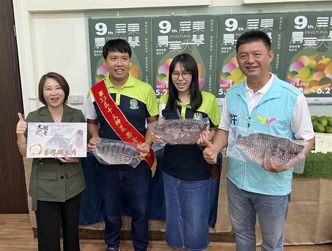 屏东农业大学教出神农奖，县长周春米强力宣传招生。(林和生摄)