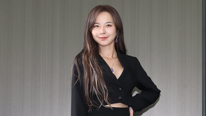 奎丁被嘲「社群文不到百讚」，连发3美照反击。(图／中时资料照)