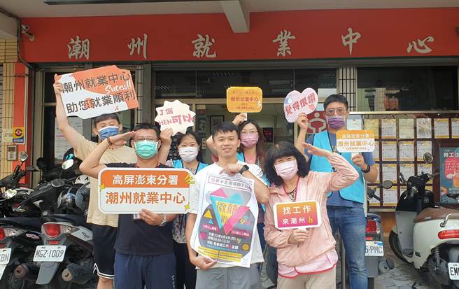 8日上午在恒春公有市场举办徵才活动，现场有419个工作机会。(劳动部提供)