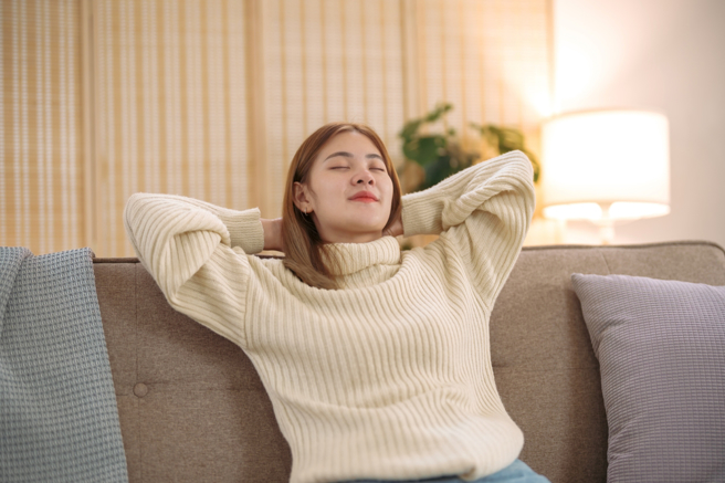 水瓶座、摩羯座、射手座喜欢当边缘人，他们寧可快乐做自己，也不想迁就于别人。（示意图／Shutterstock）