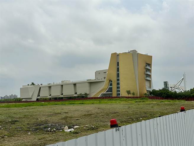 台湾智慧营运塔规画至今歷经三朝，到现在仍是一大片空地。(林欣仪摄)