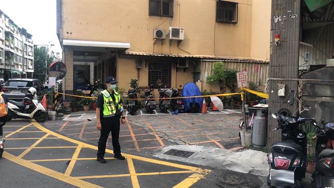 高雄妇人坠楼身亡，警方初步排除无外力介入。（翻摄照片／崔正纲高雄传真）