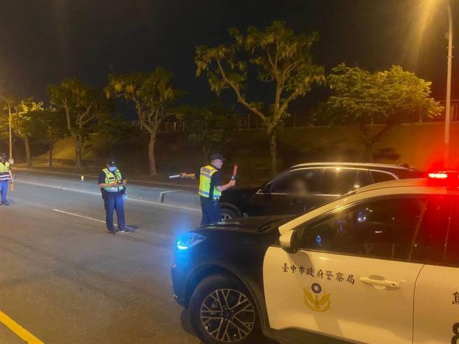 台中市政府警察局乌日分局配合「静城专案」，每日凌晨0至6点针对辖内易出现超速、改装车或民眾常检举扰民之路段规画深夜时段超速取缔勤务。（乌日警分局提供／潘虹恩台中传真）