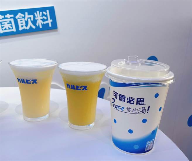 可尔必思快闪店开卖饮品包括原味和水蜜桃等共四款基本口味，外加每周更换的限定特调，30元起。（朱世凯摄）