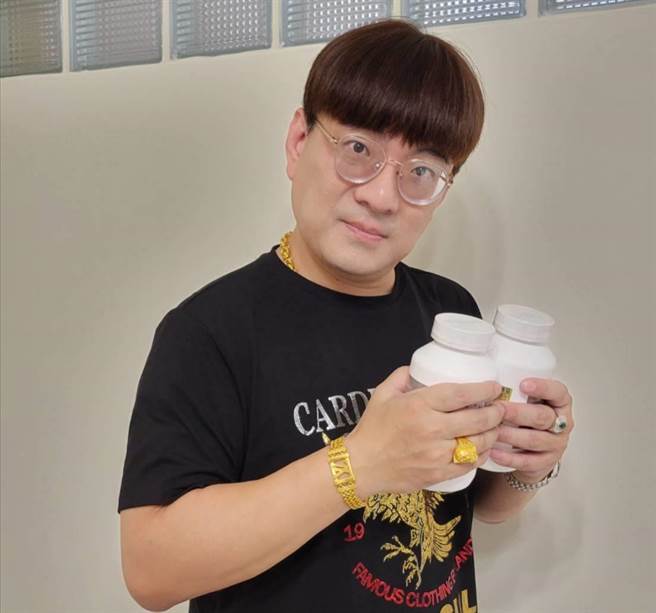 有电视购物小天王之称的「阿国」，秉持回馈社会的感恩心，免费送癌友高檔营养品。（阿国提供）